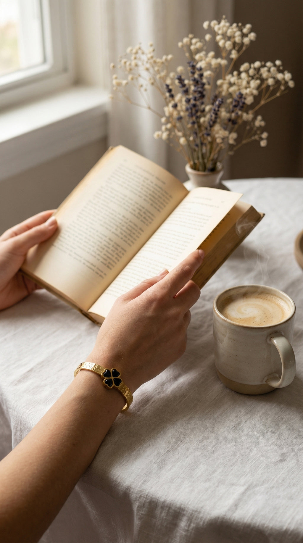 Noir Clover Bangle