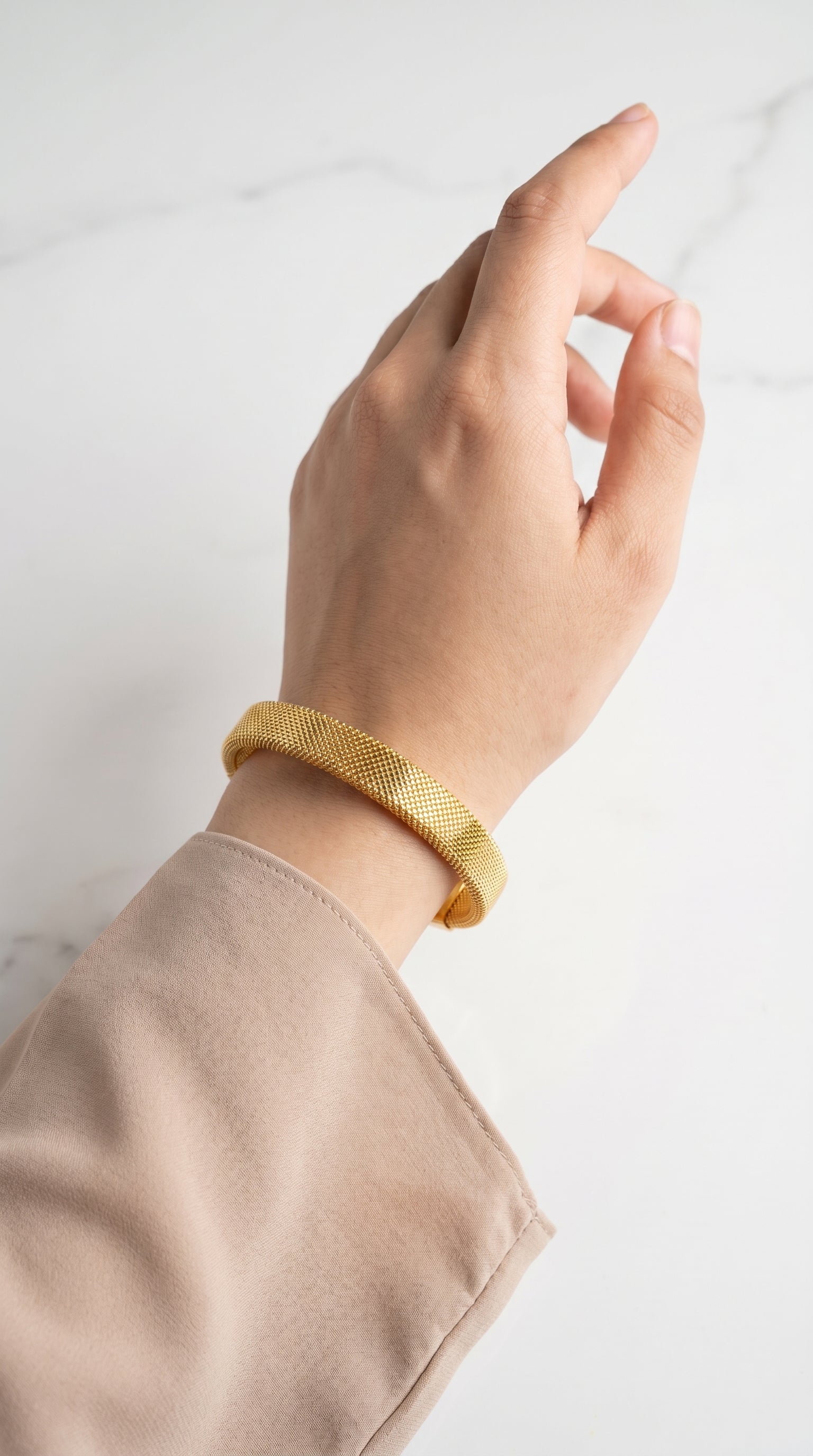 Aura Mesh Gold Open Bangle