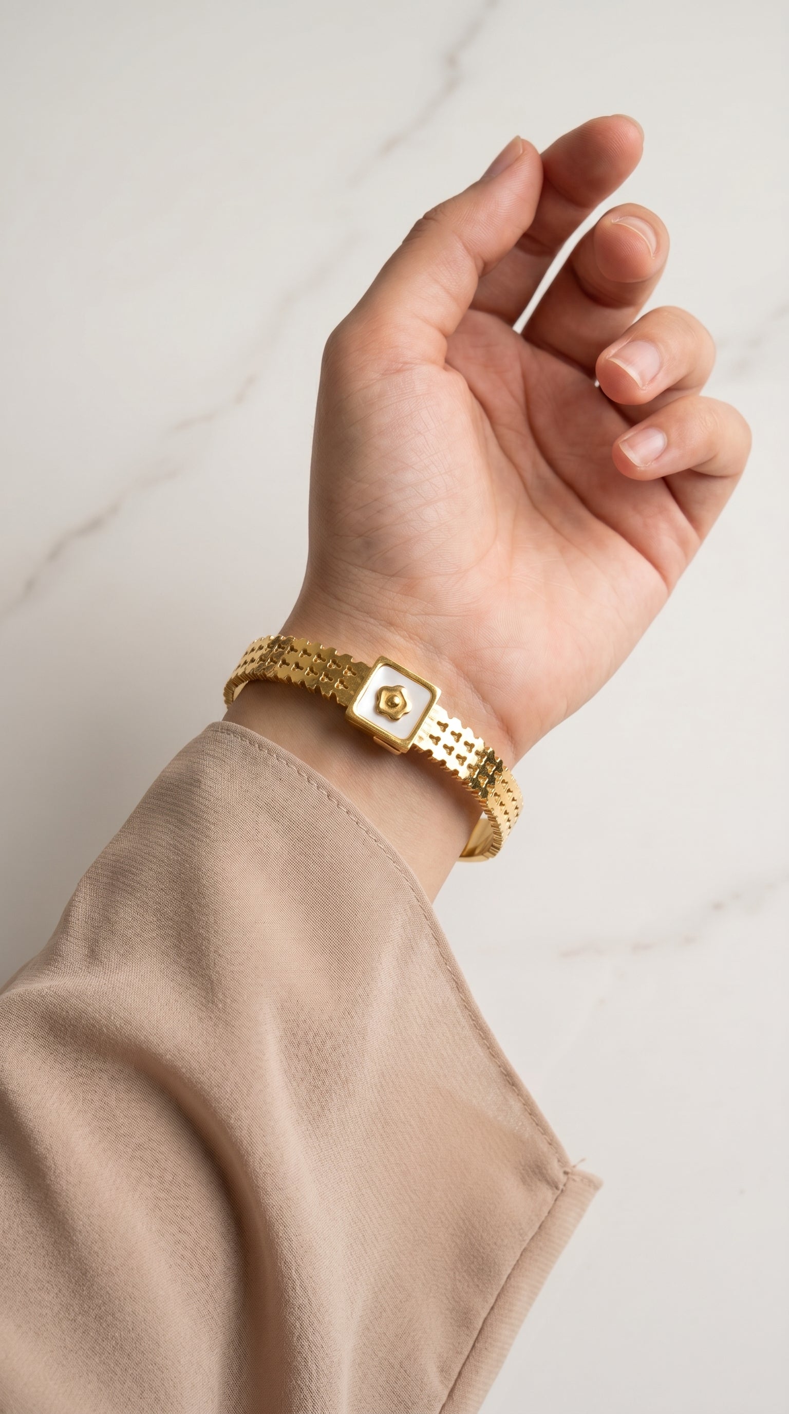 Vintage Floral Mother-of-Pearl Bangle
